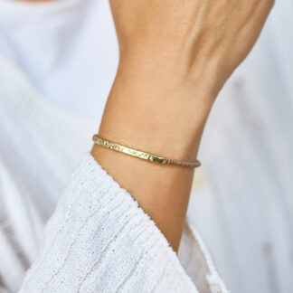 Pulsera con nombres barra martelé mujer