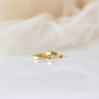 Wedding hammered ring